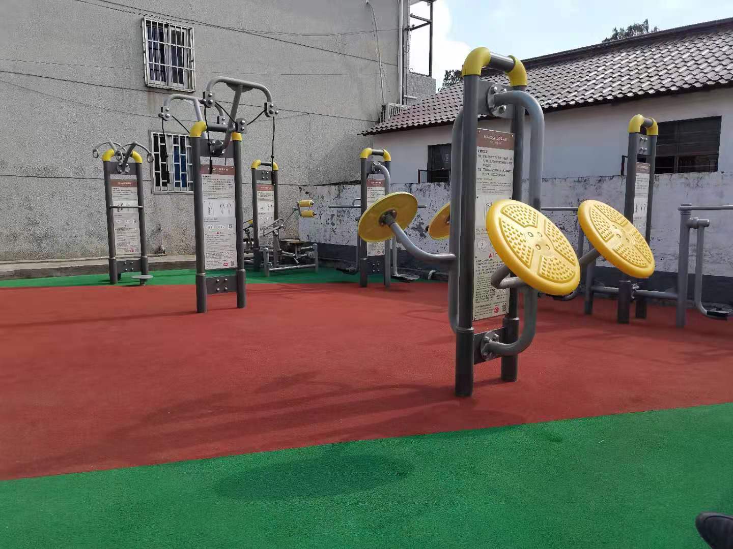 奉城鎮(zhèn)東門(mén)村市民益智健身苑點(diǎn)