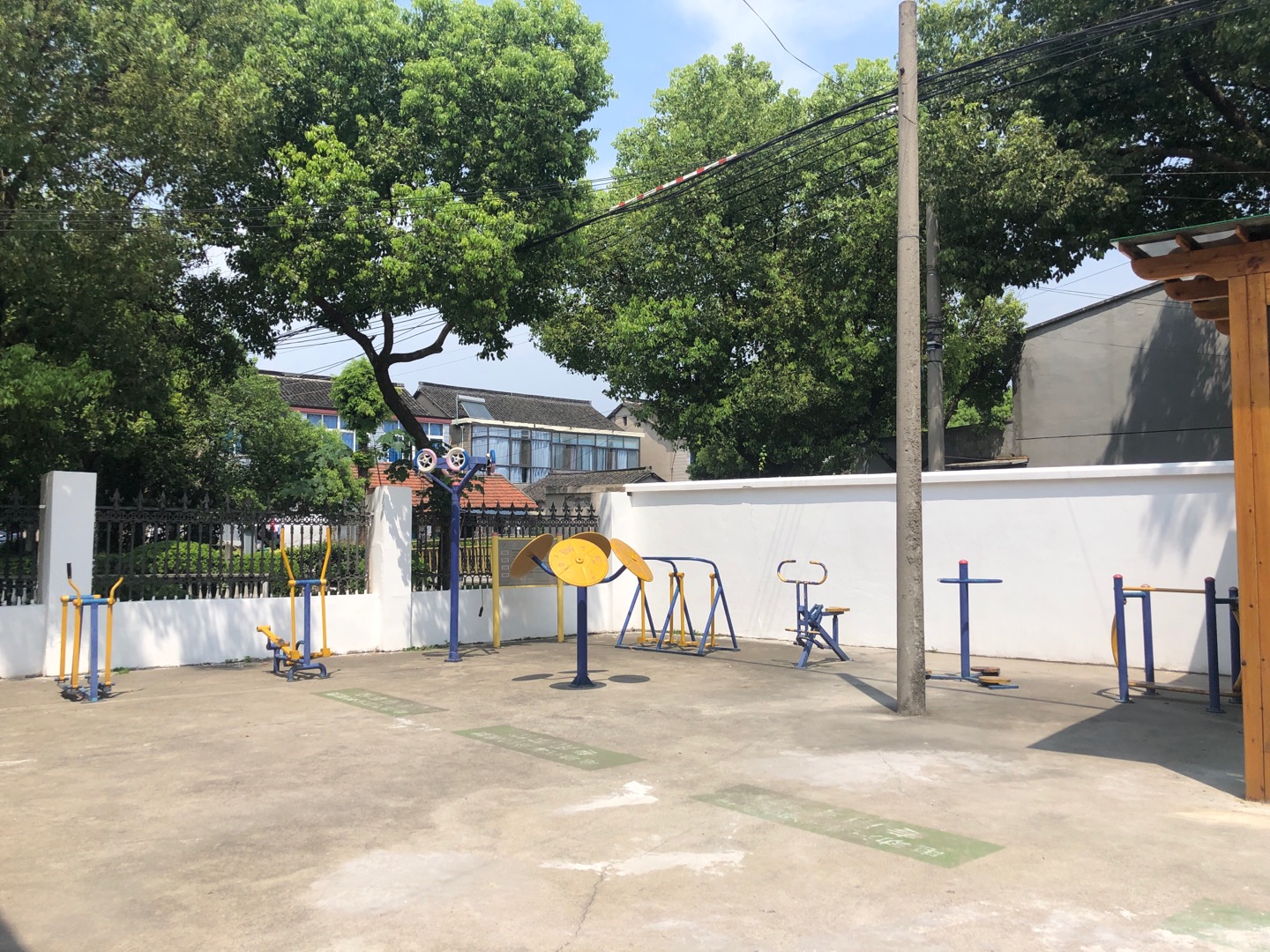 江橋鎮(zhèn)紅光村健身點