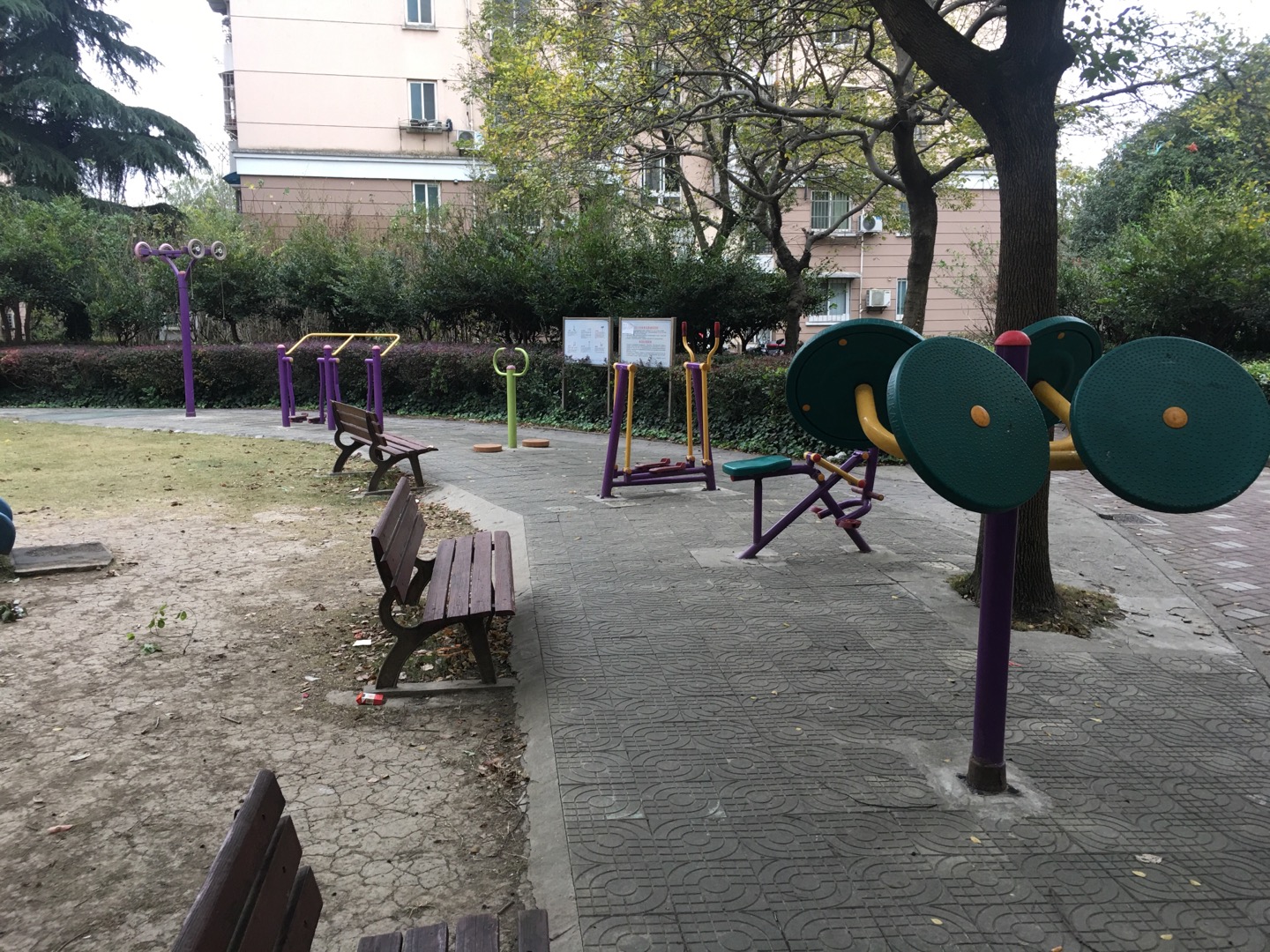 品翠苑居委健身點1