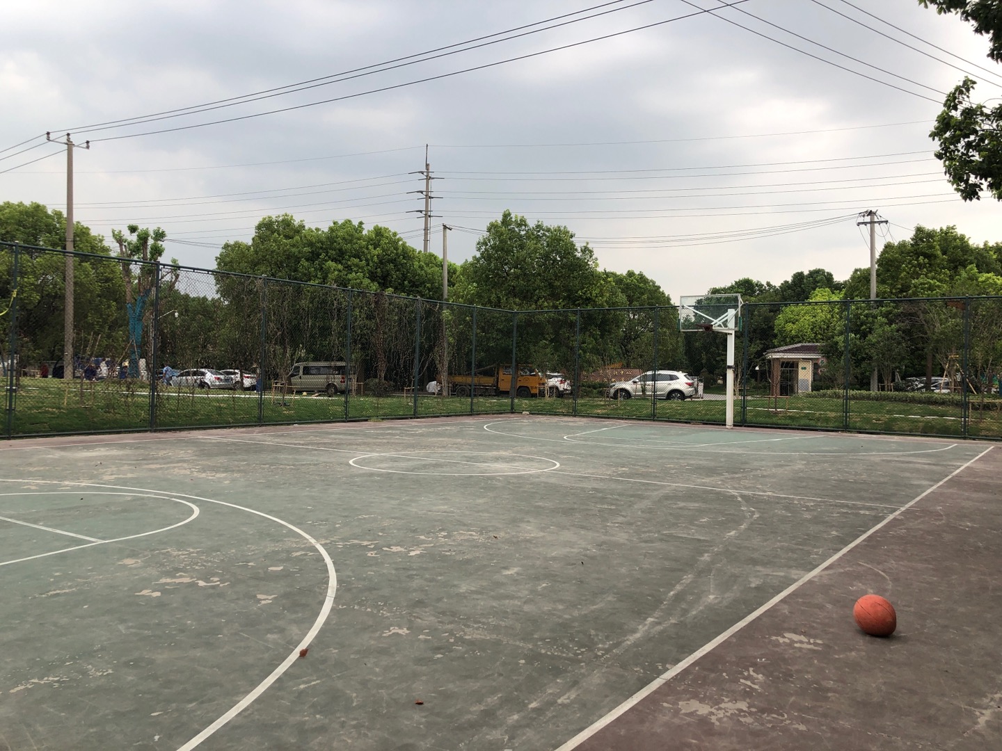 紀(jì)東村籃球場