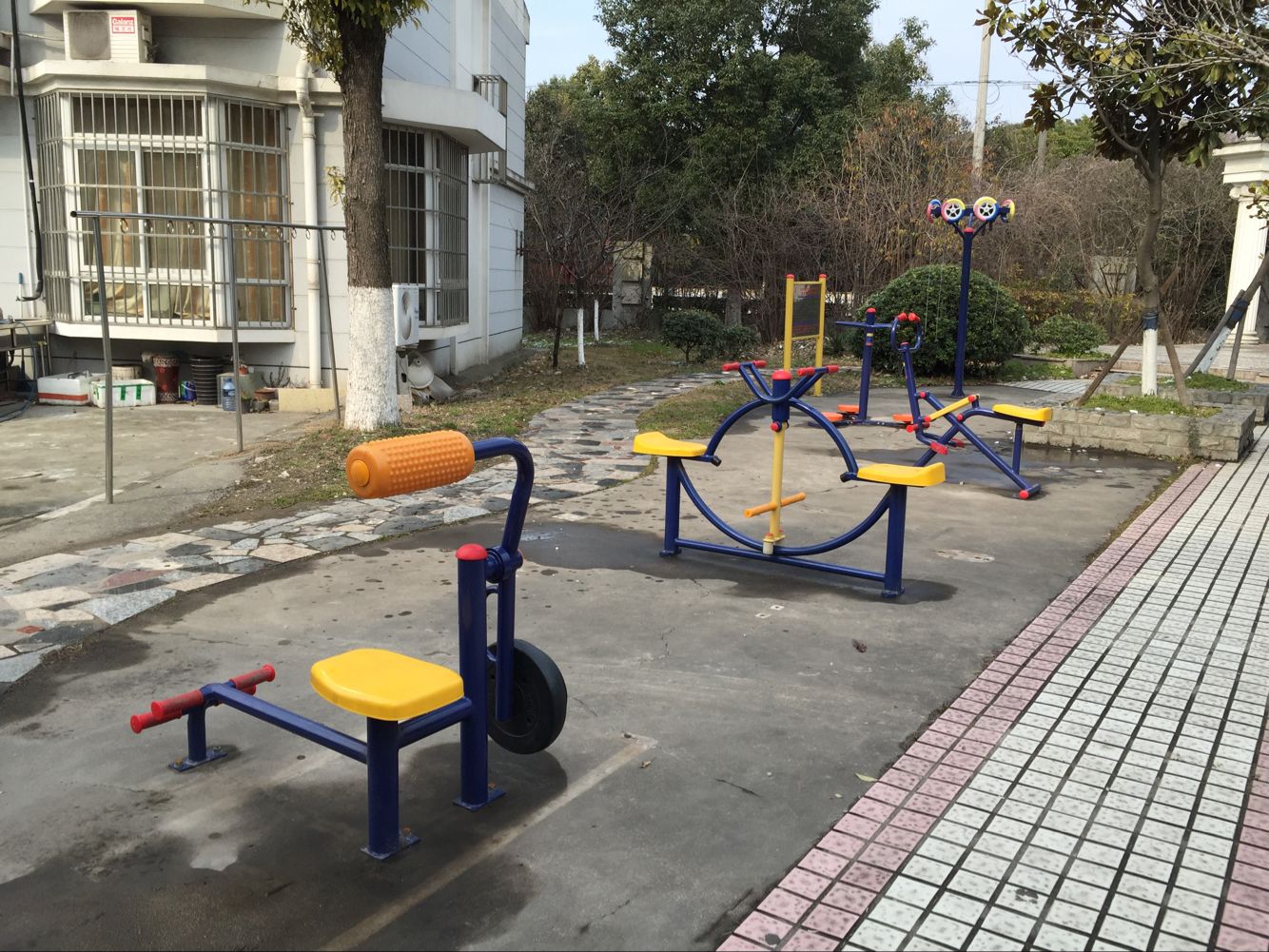 瀏翔花苑一號(hào)門健身點(diǎn)