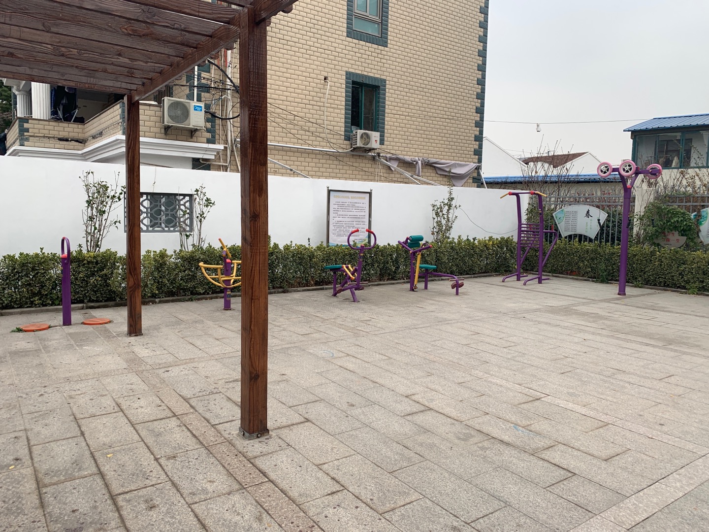 王泥浜村北杜巷健身點