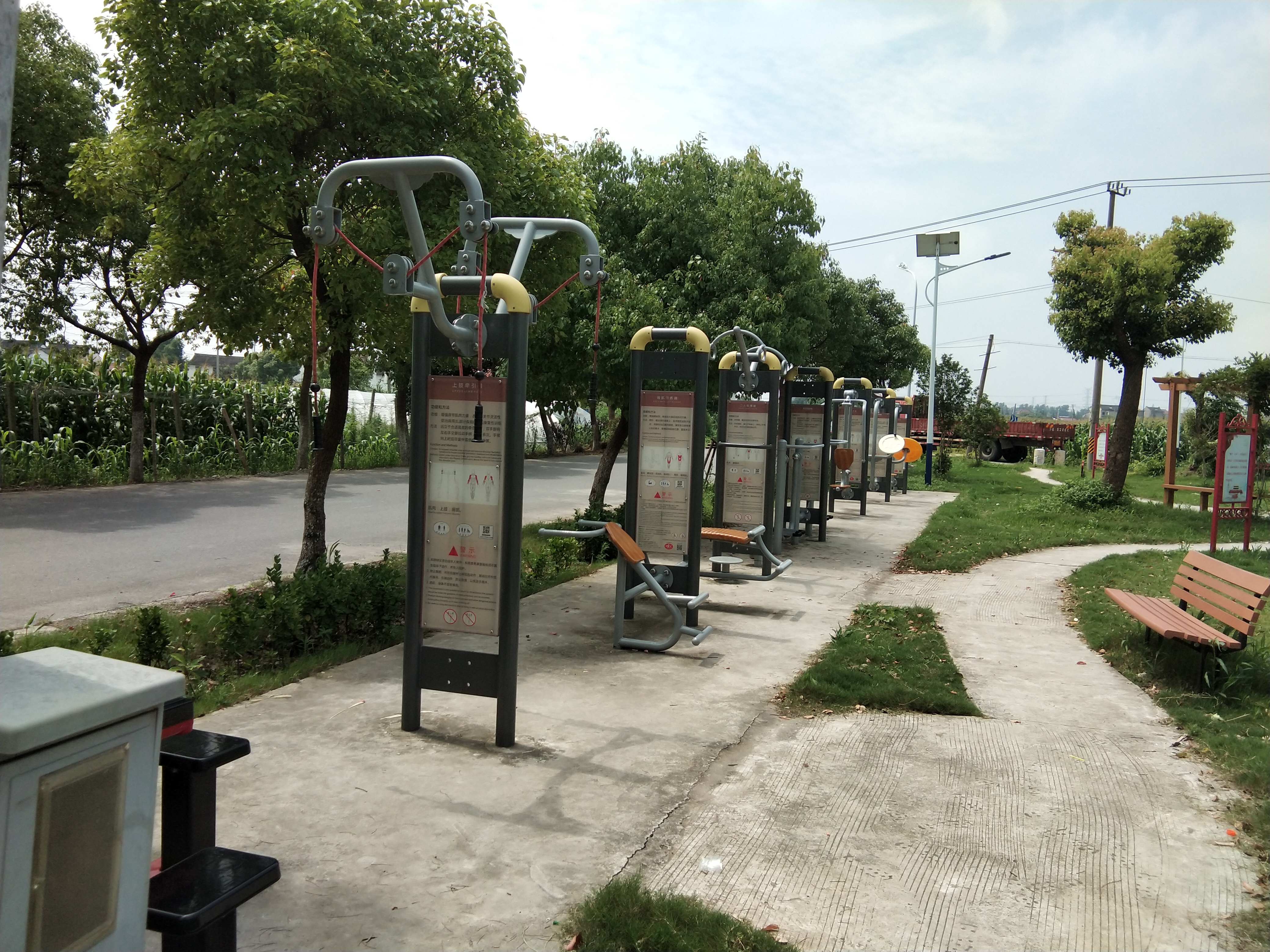 奉城鎮(zhèn)衛(wèi)季村市民益智健身苑點