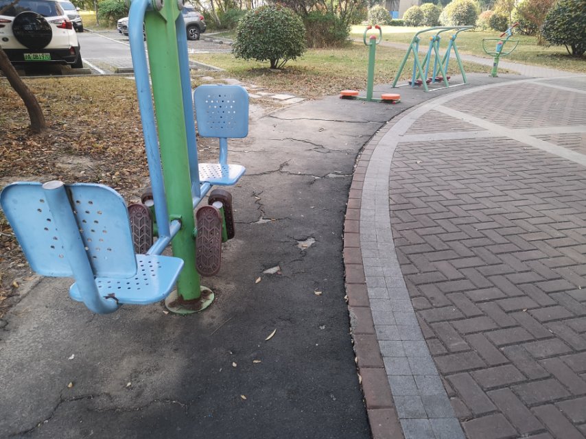 昱星家園14號(hào)樓前側(cè)