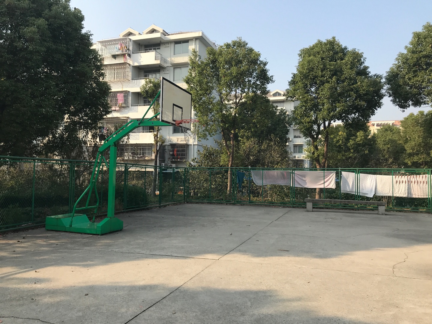 東港二居施灣三路1106弄24號西籃球場