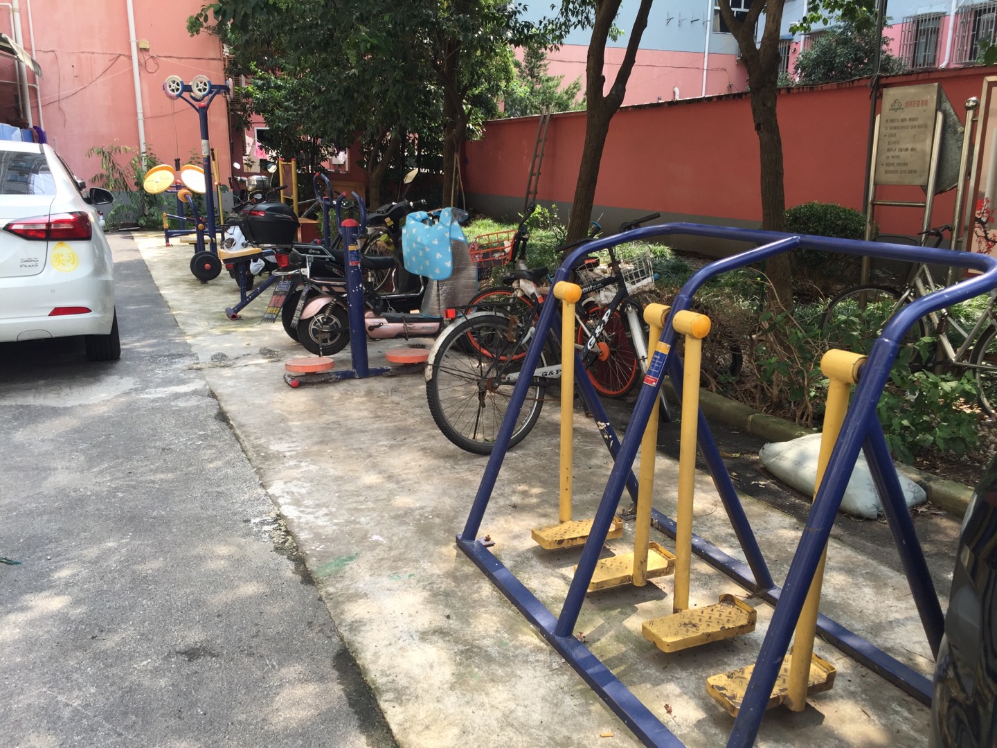 白鶴社區(qū)健身點(diǎn)