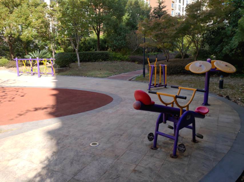 高行鎮(zhèn)森蘭尚城居委健身苑點1