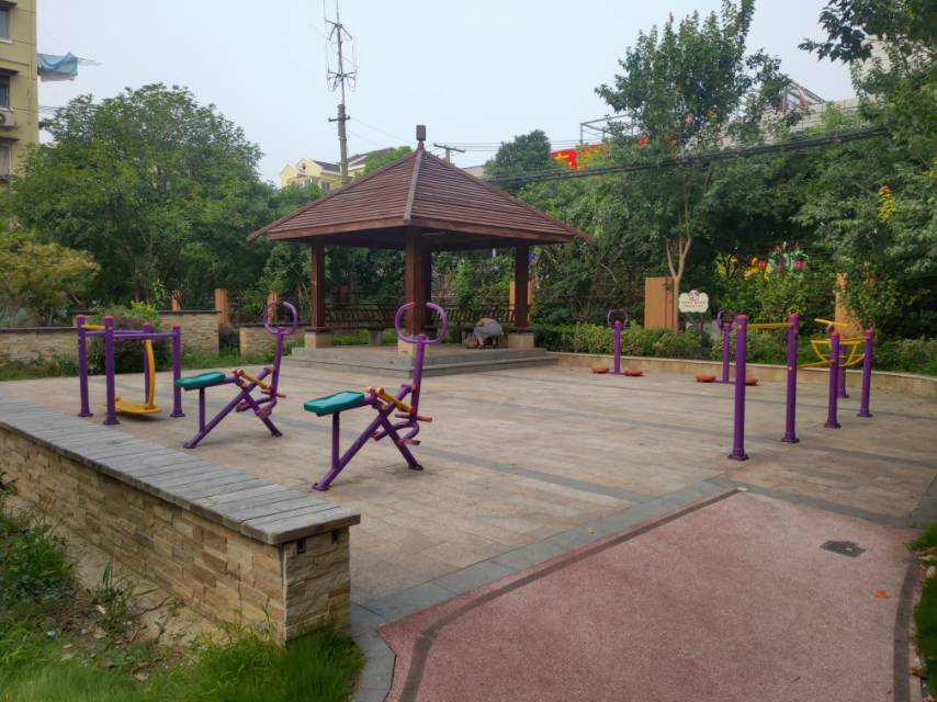 呼瑪二村二居委健身點