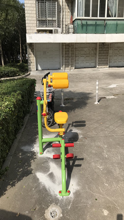 自重腹背鍛煉器