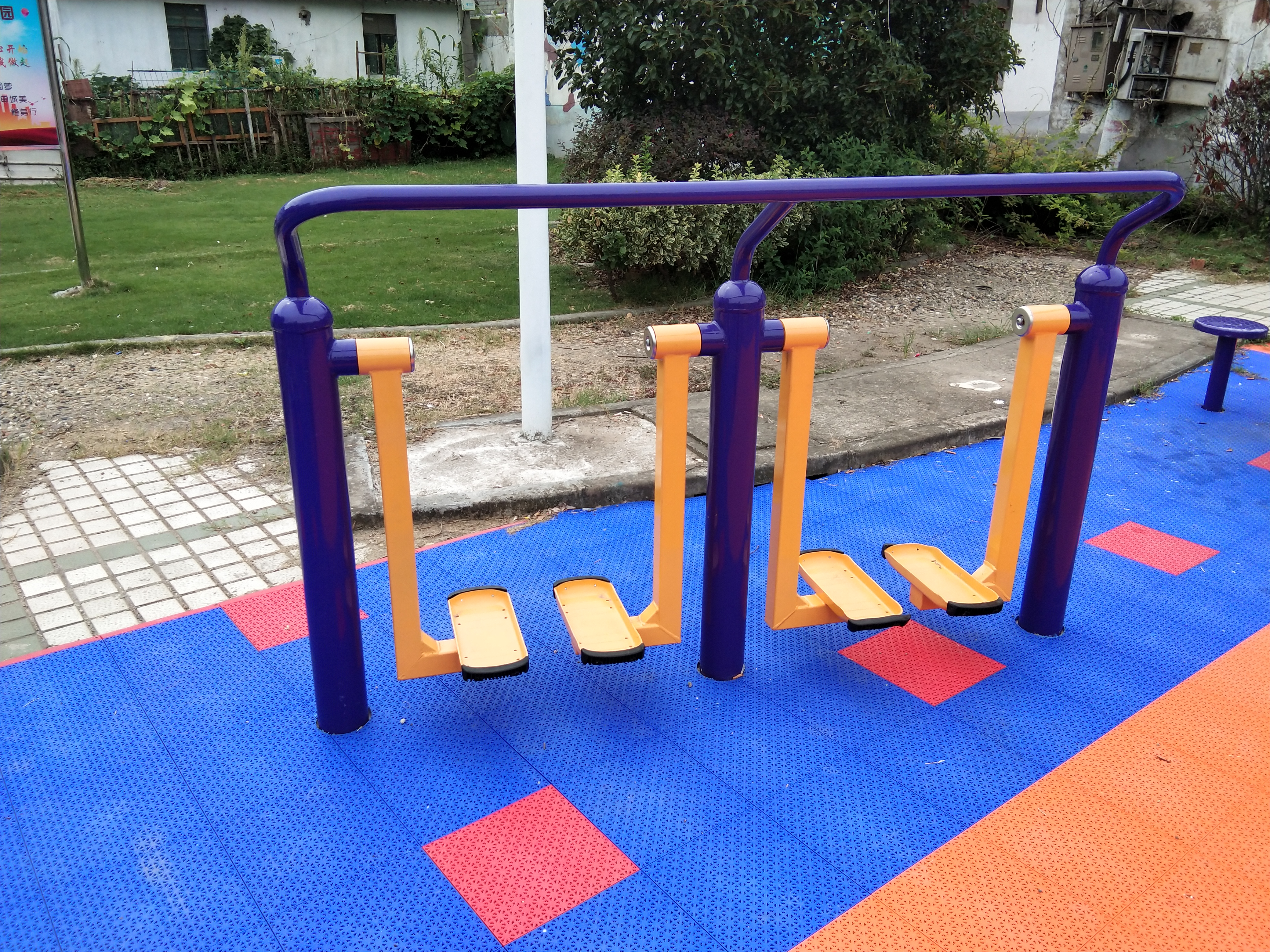 雙位太空漫步機(jī)