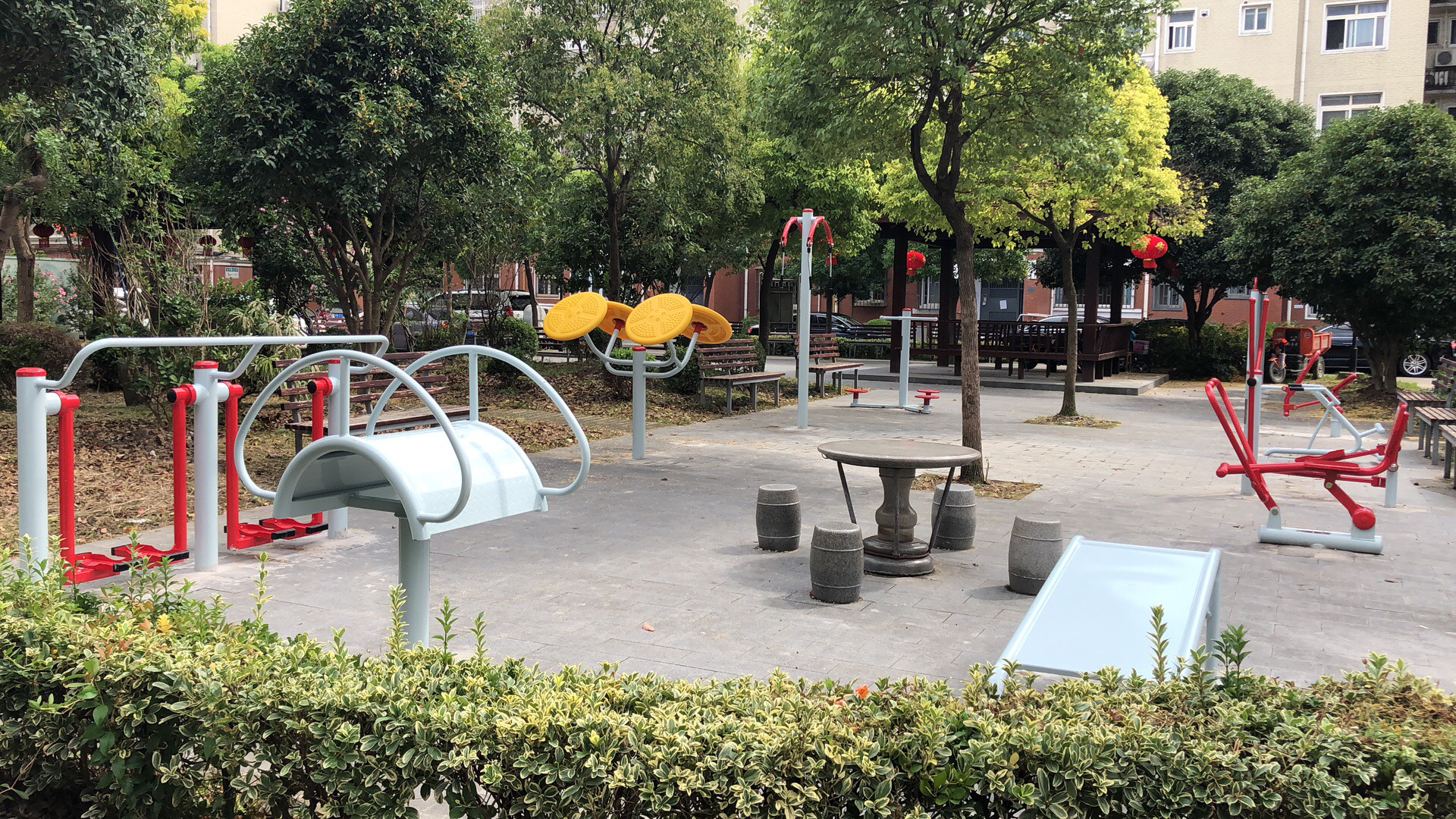 虹南居委健身點