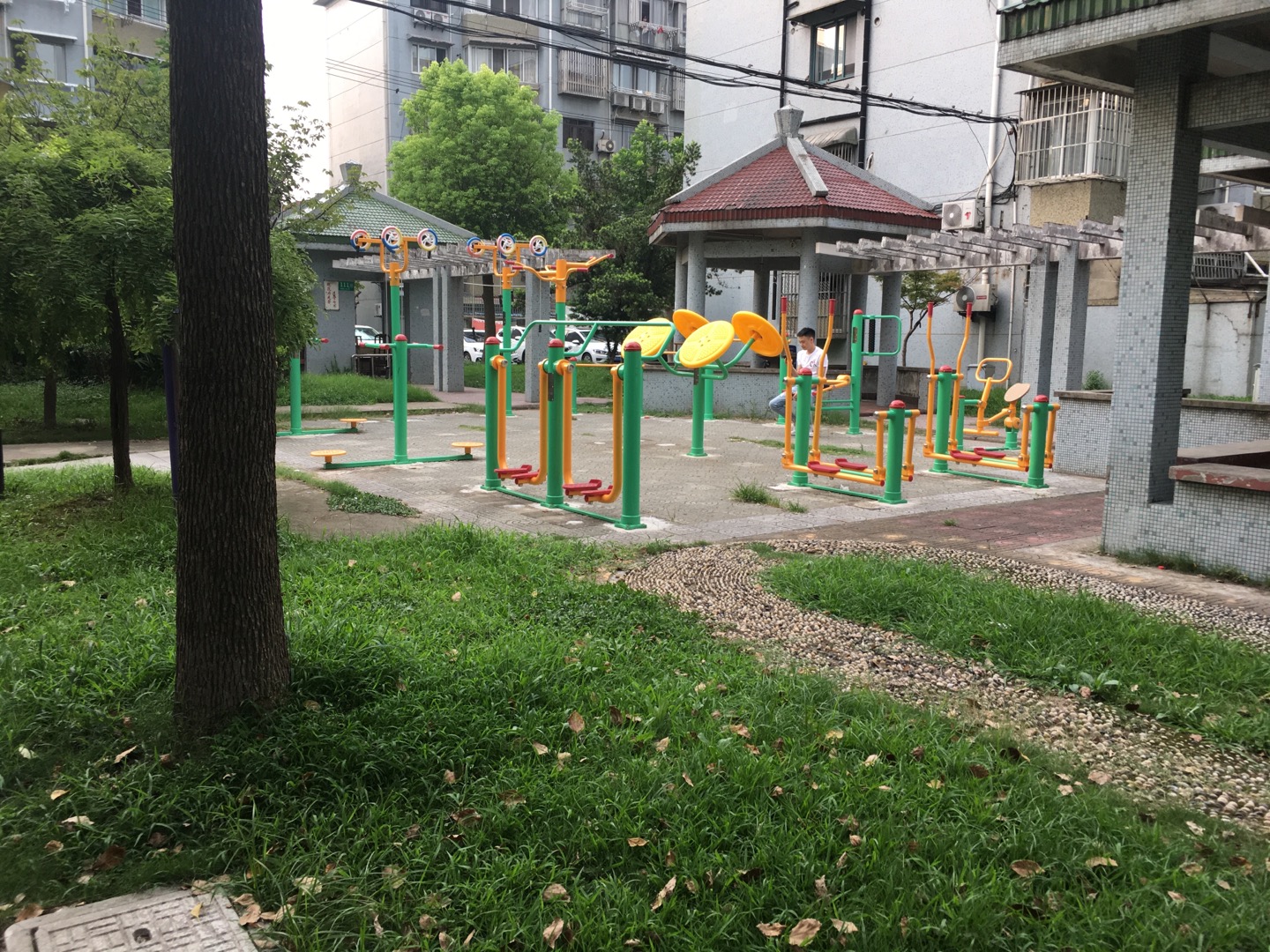 上虹居委二街坊健身點(diǎn)