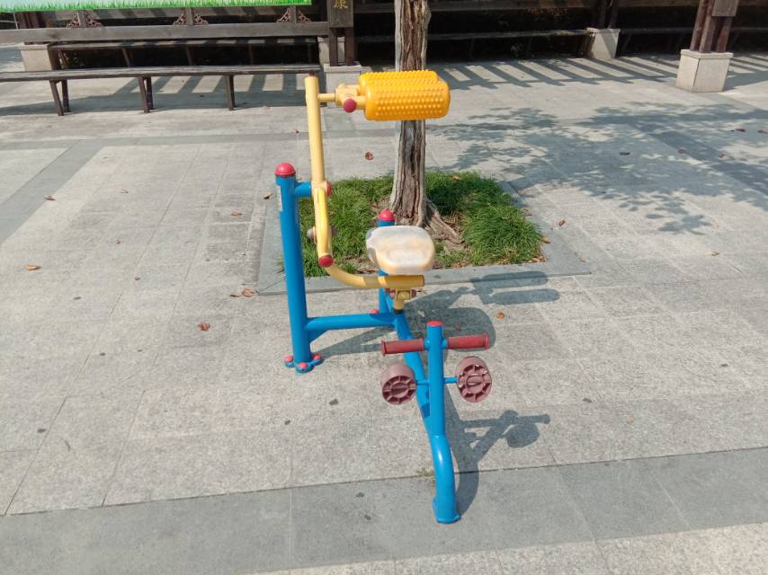 自重腹背鍛煉器