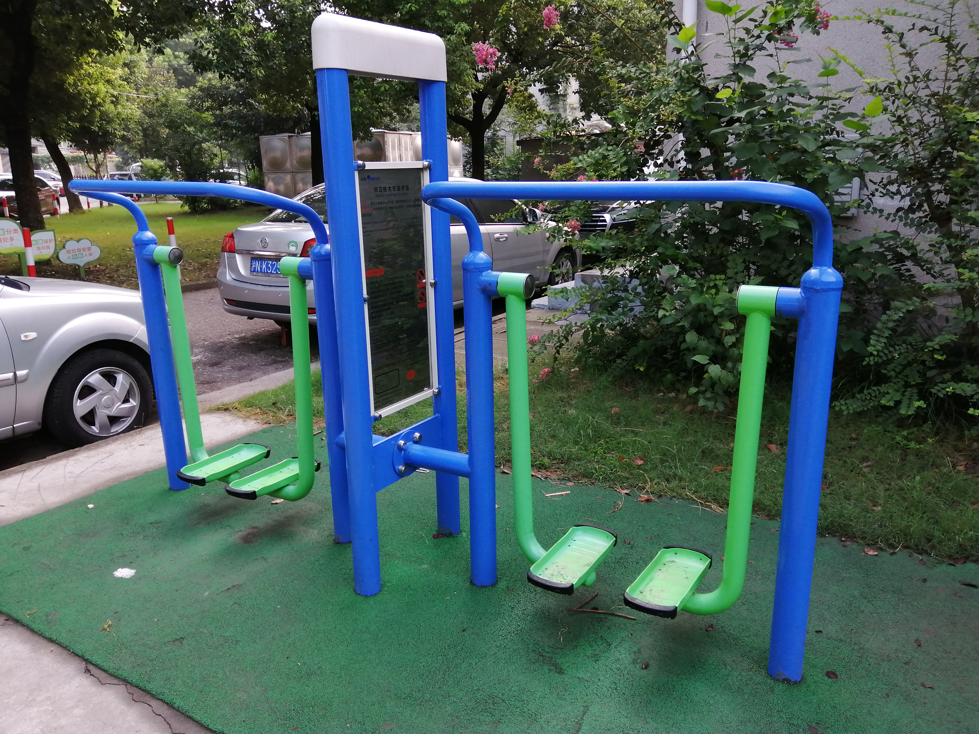 雙立柱太空漫步器