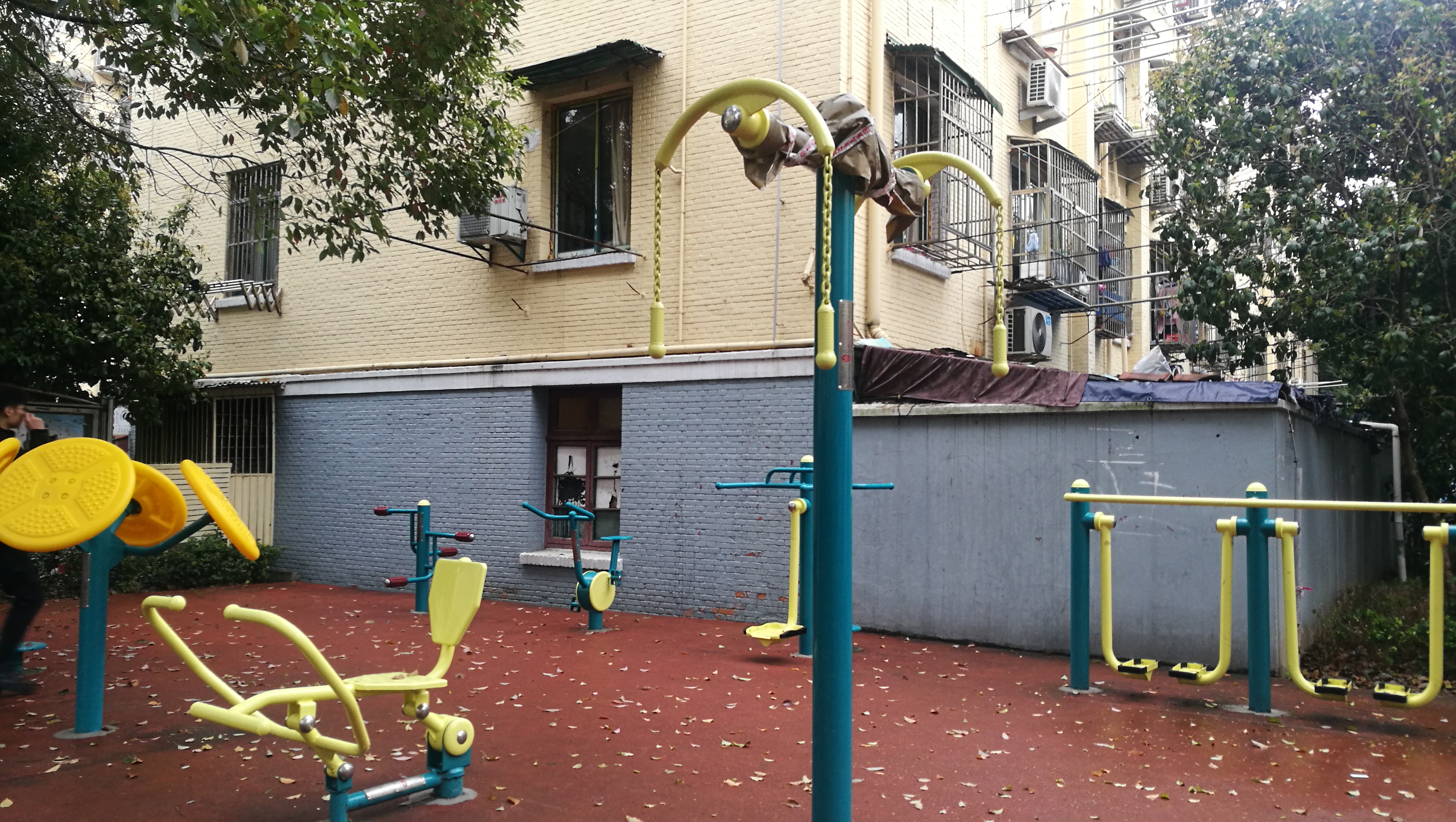 國(guó)權(quán)后路15弄健身點(diǎn)