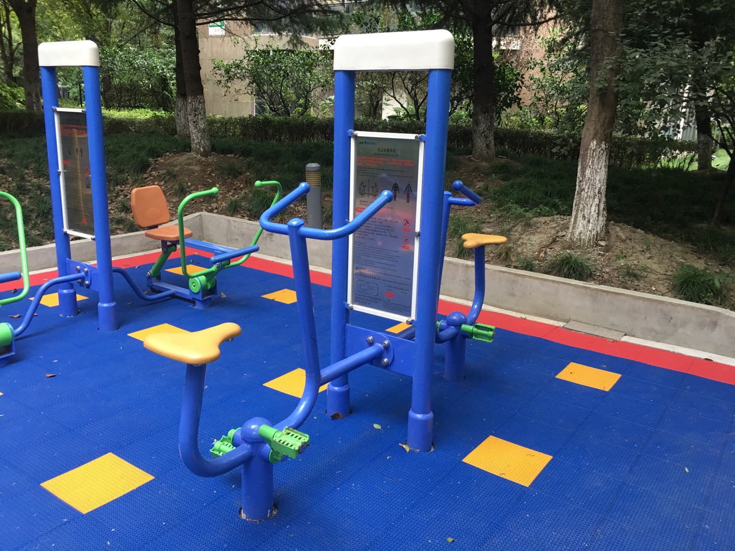 雙立柱健身車(chē)