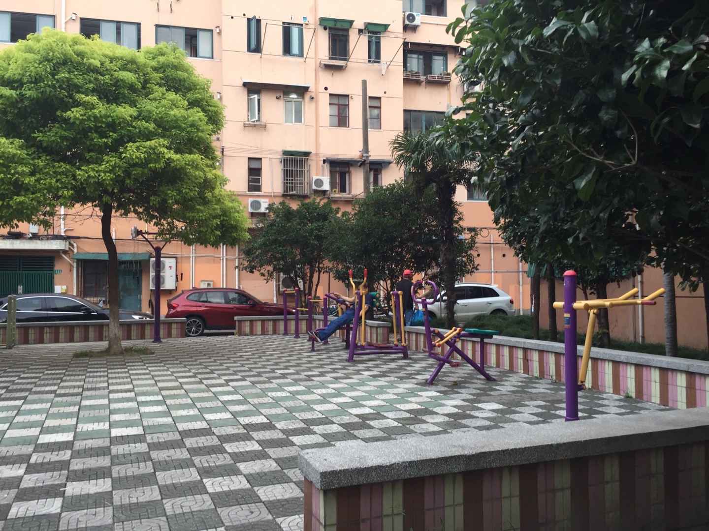 寶鋼四村健身點(diǎn)    2