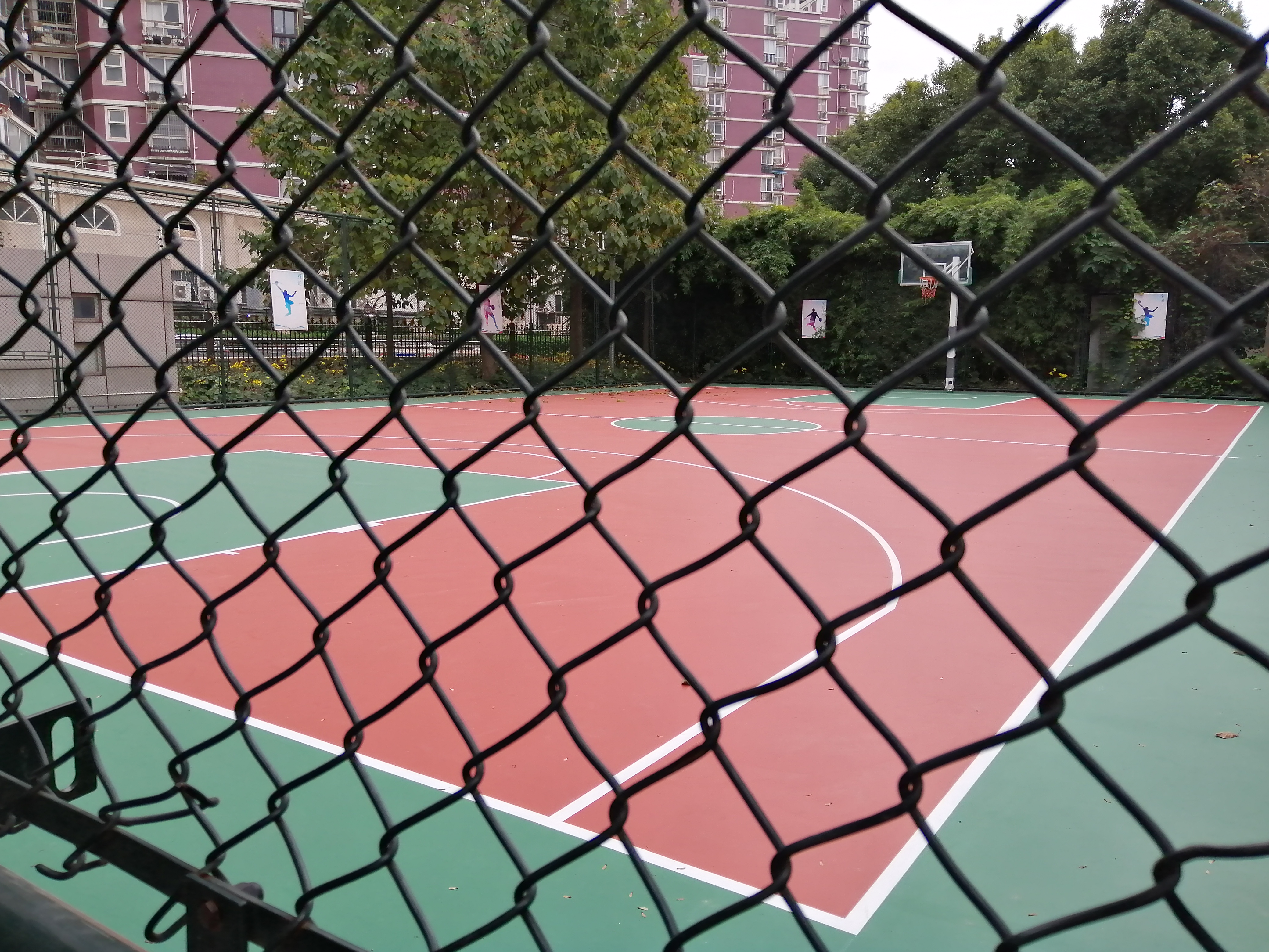 三河路社區(qū)籃球場