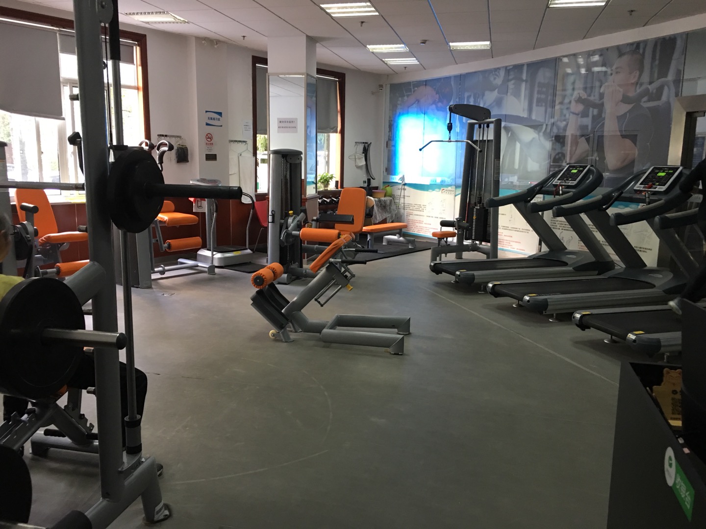 萬(wàn)里社區(qū)健身房