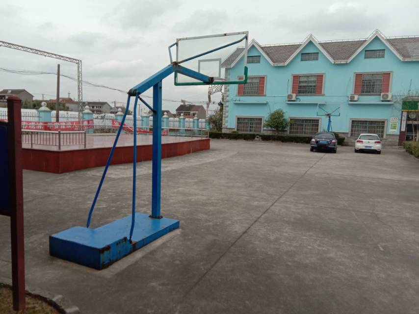 新吉村委會籃球場