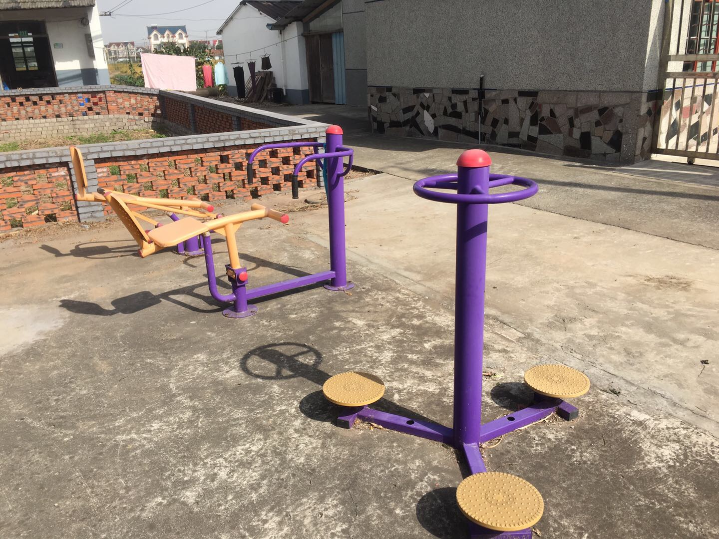 老港鎮(zhèn)欣河村民委員會煙墩1組健身苑點