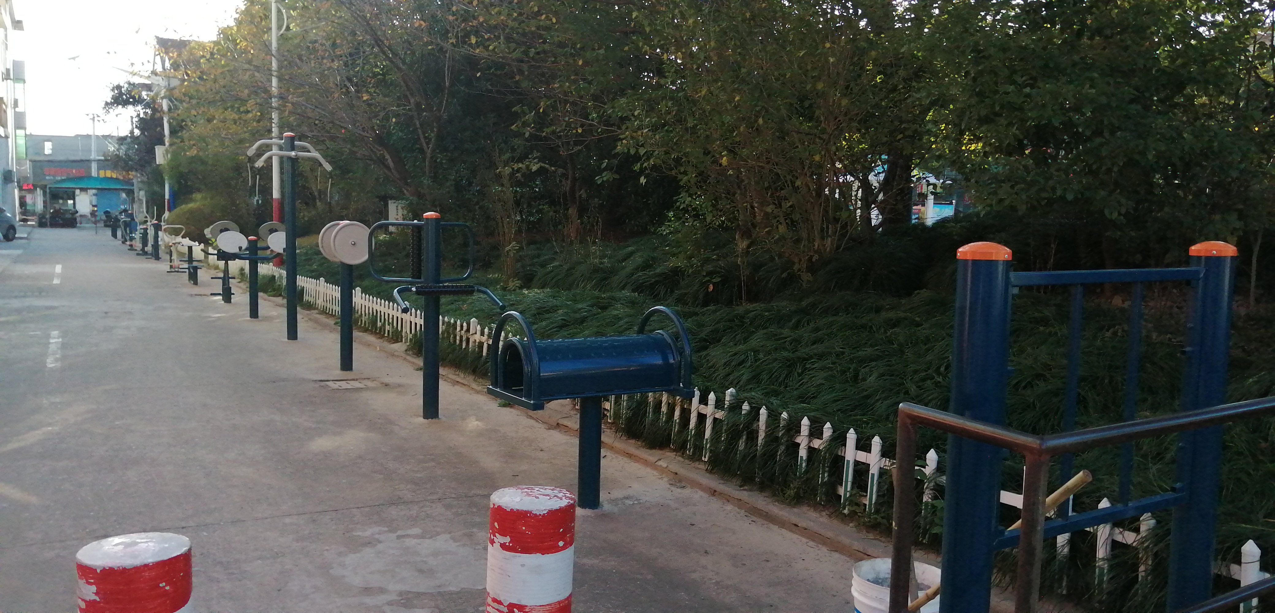 遼昆居委荊州路334弄健身點