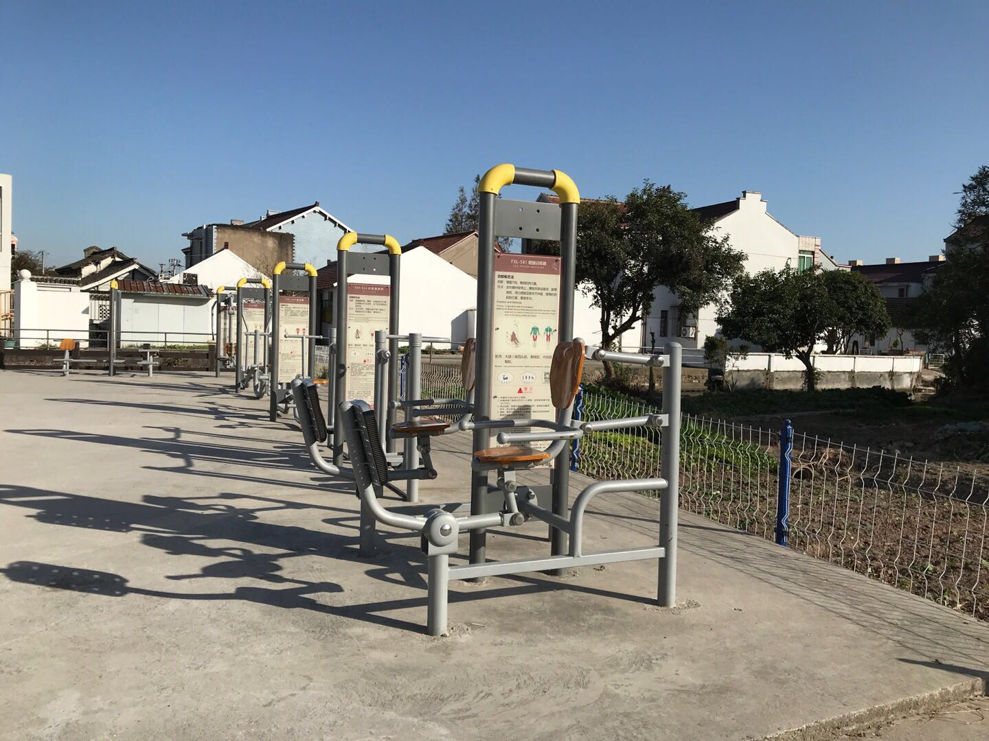 鄧三村6組石家宅188號南健身路徑