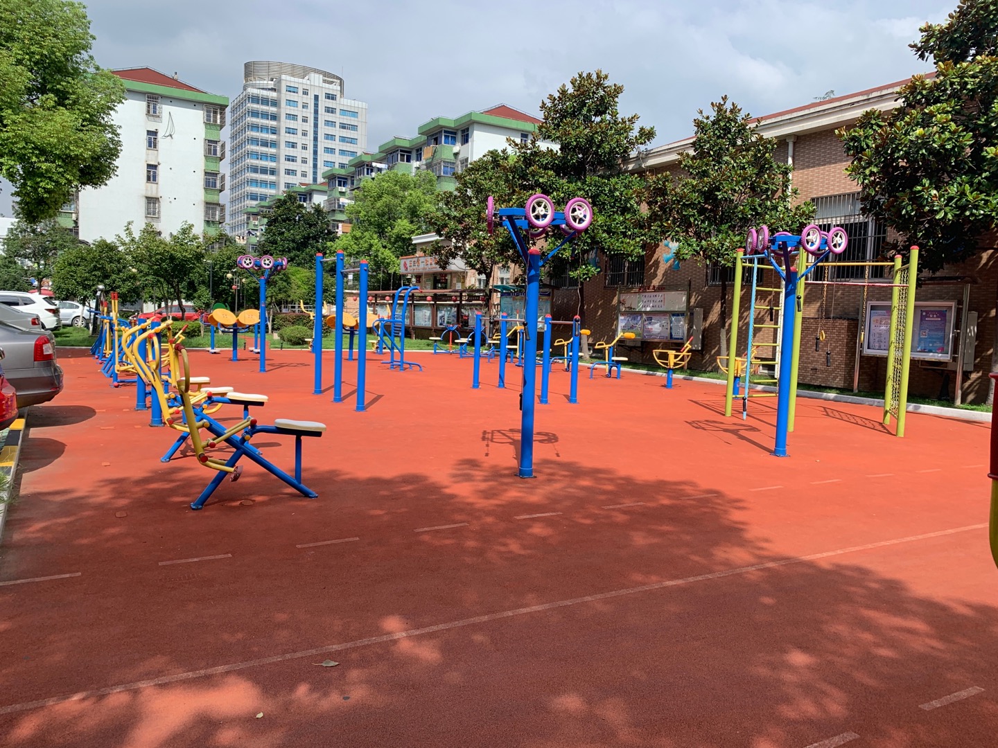 安亭鎮(zhèn)玉蘭四村健身苑