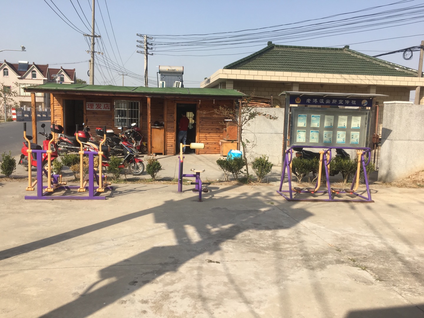 老港鎮(zhèn)成日村民委員會(huì)日新老村委健身苑點(diǎn)