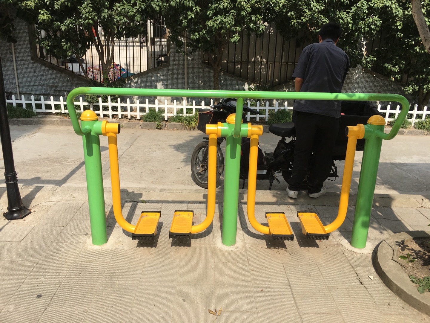 雙位太空漫步機