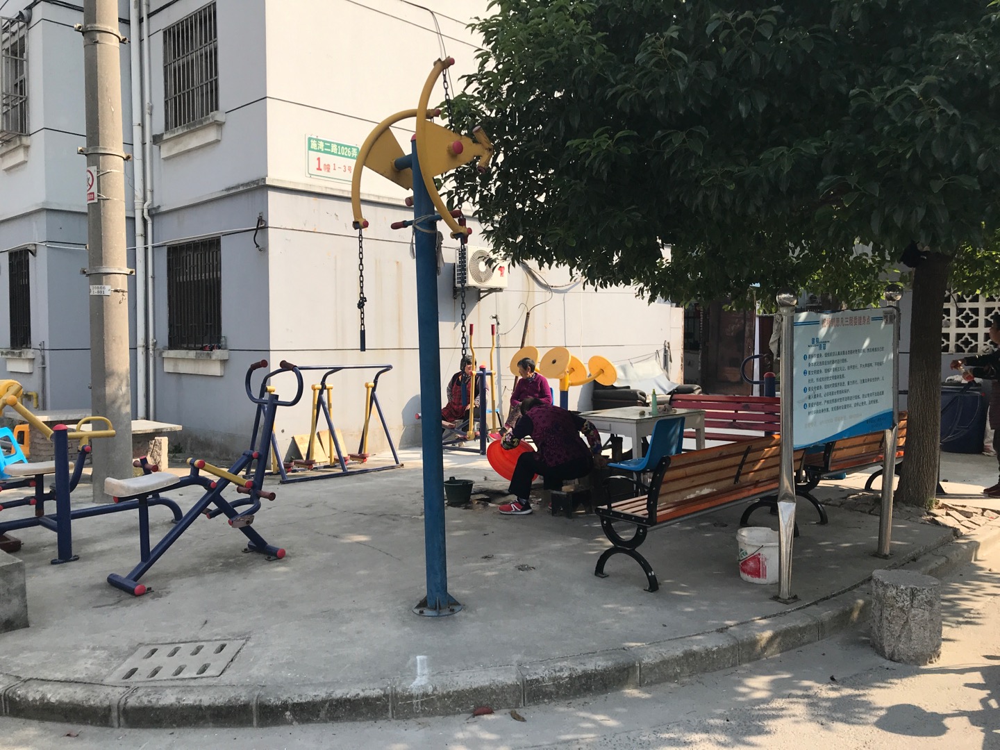 思凡三居施灣二路1026弄3號(hào)健身路徑