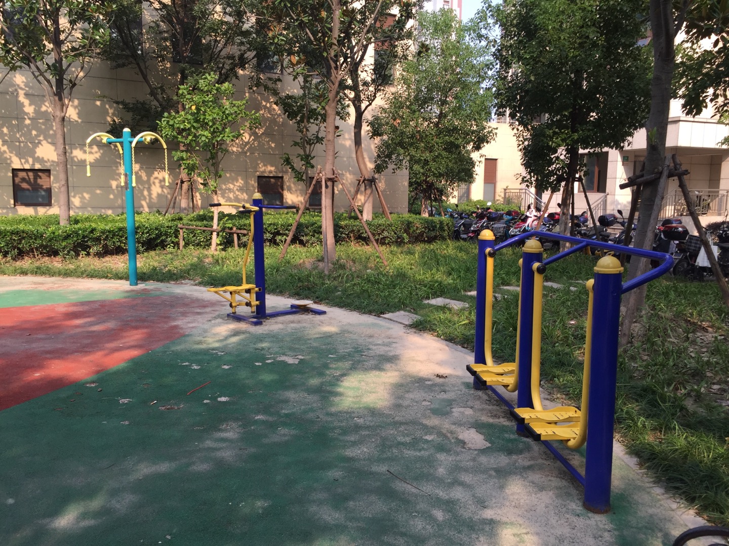 勞動(dòng)街社區(qū)健身點(diǎn)（2）