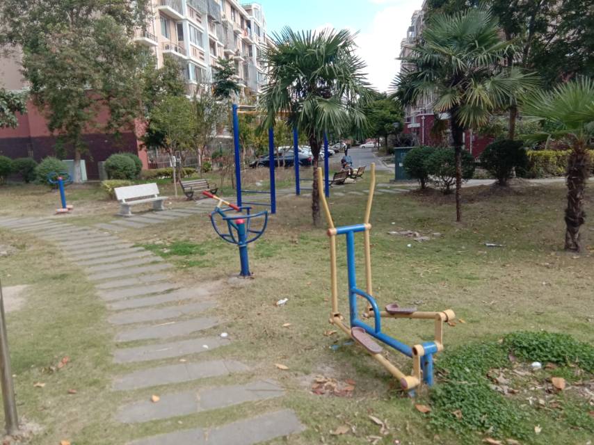 祝和苑千匯路1000弄103號東側(cè)健身路徑