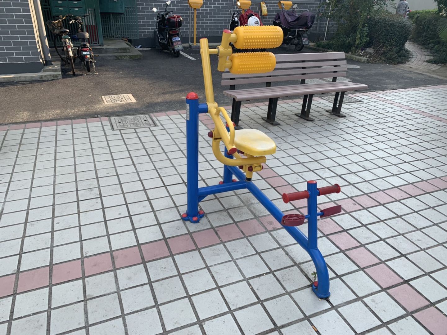 自重腹背鍛煉器