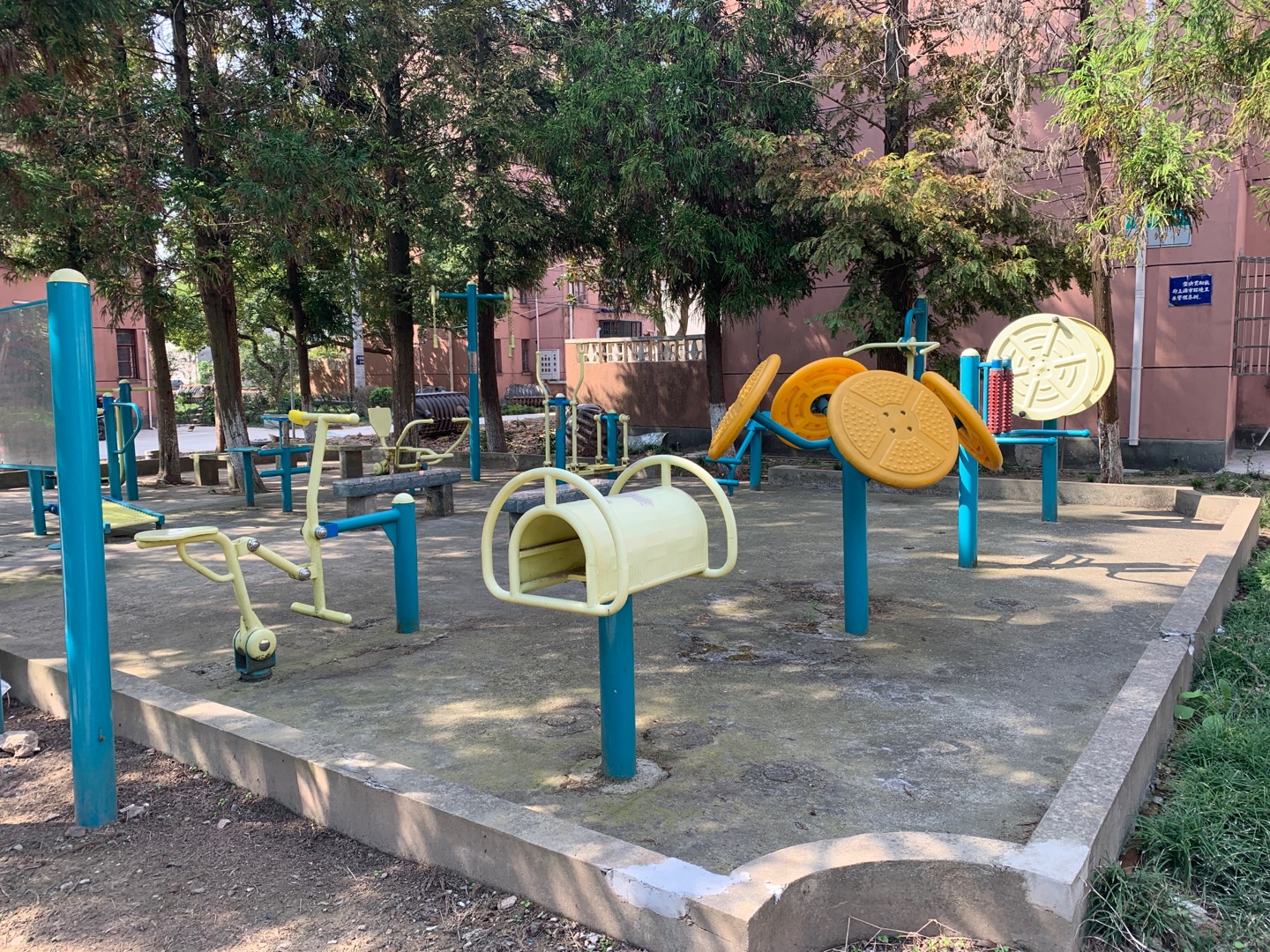 新海鎮(zhèn)紅星供銷(xiāo)新村健身點(diǎn)