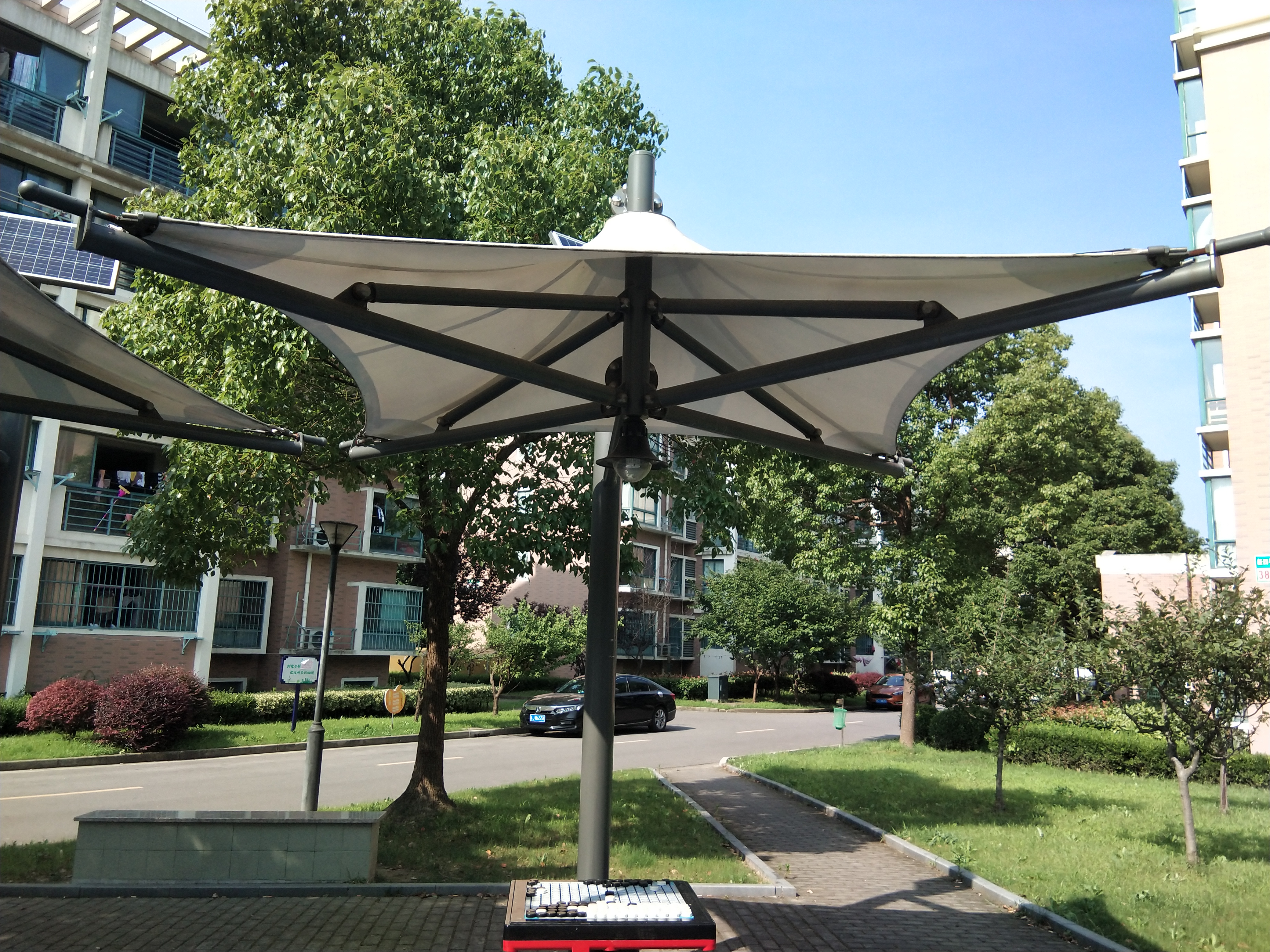 太陽能燈光遮陽棚
