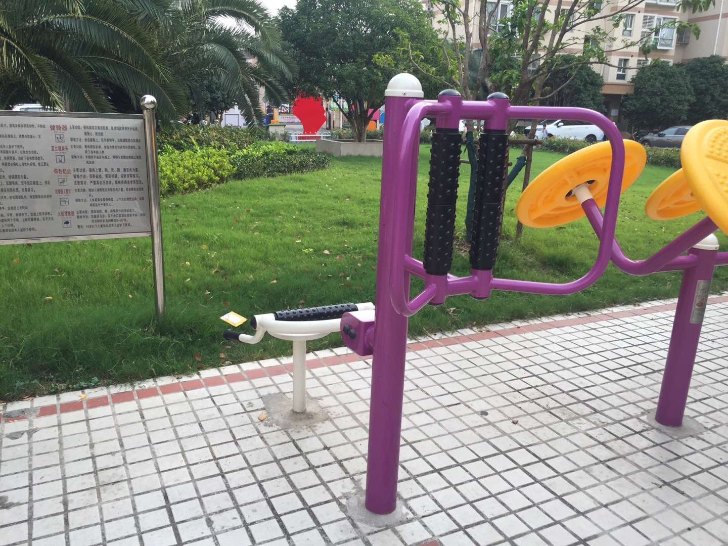 坐式腰背按摩器