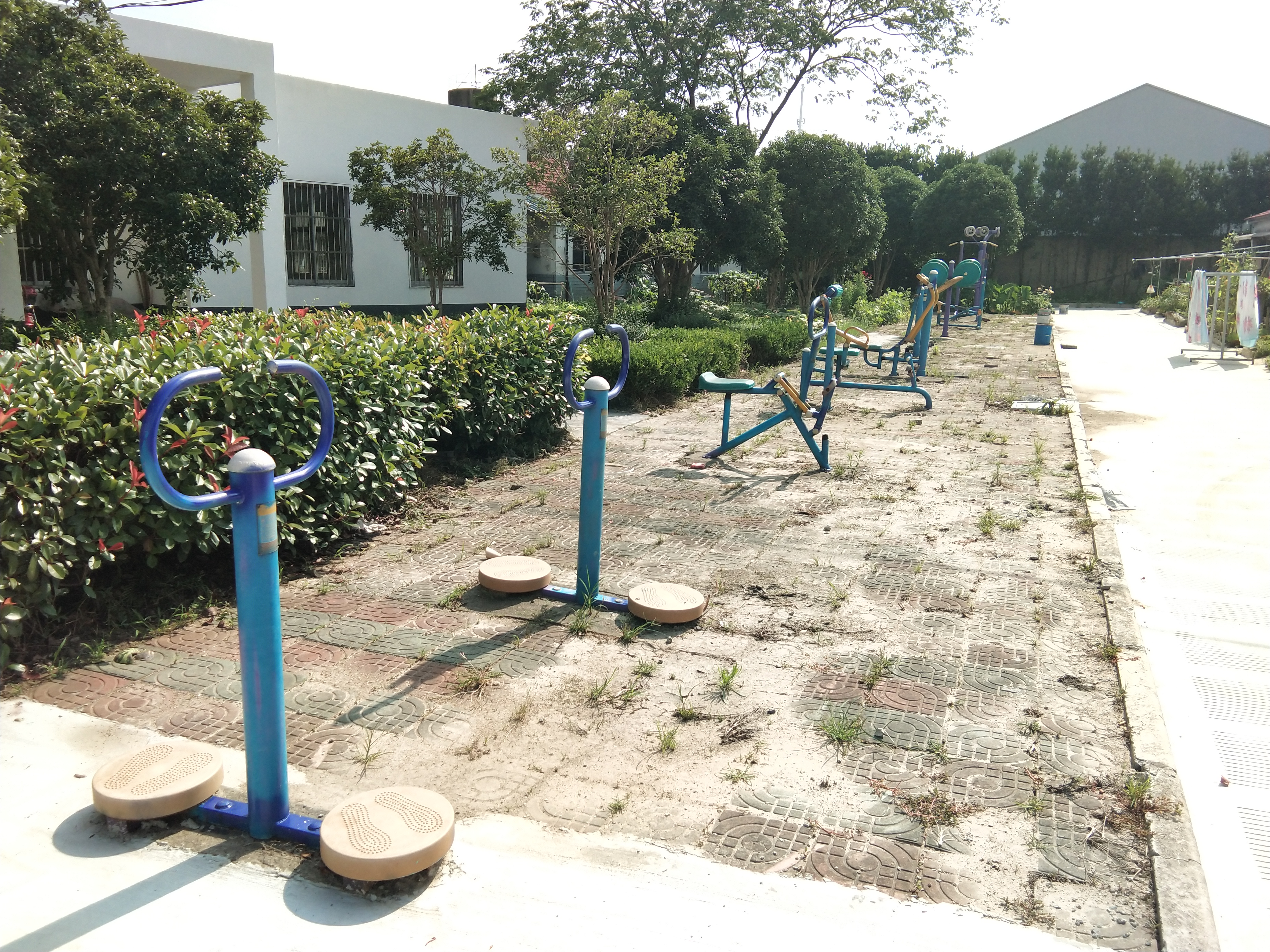 奉城鎮(zhèn)久久公寓市民益智健身苑點