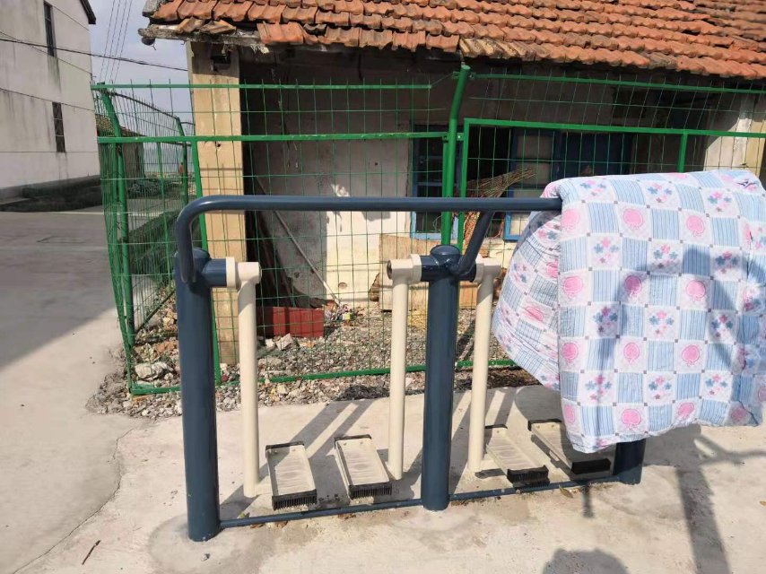 二位太空漫步機(jī)