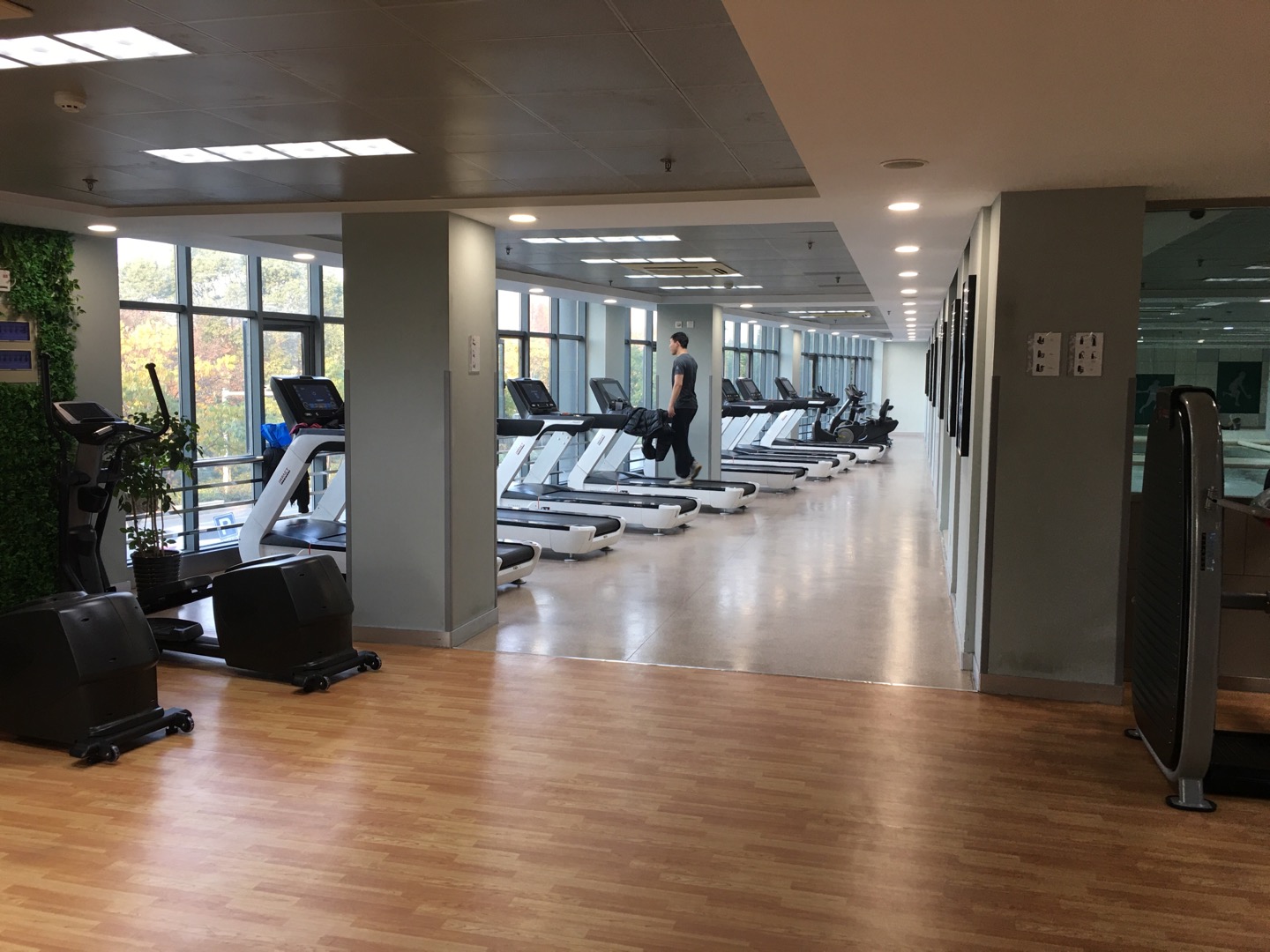 華涇社區(qū)文化活動中心百姓健身房