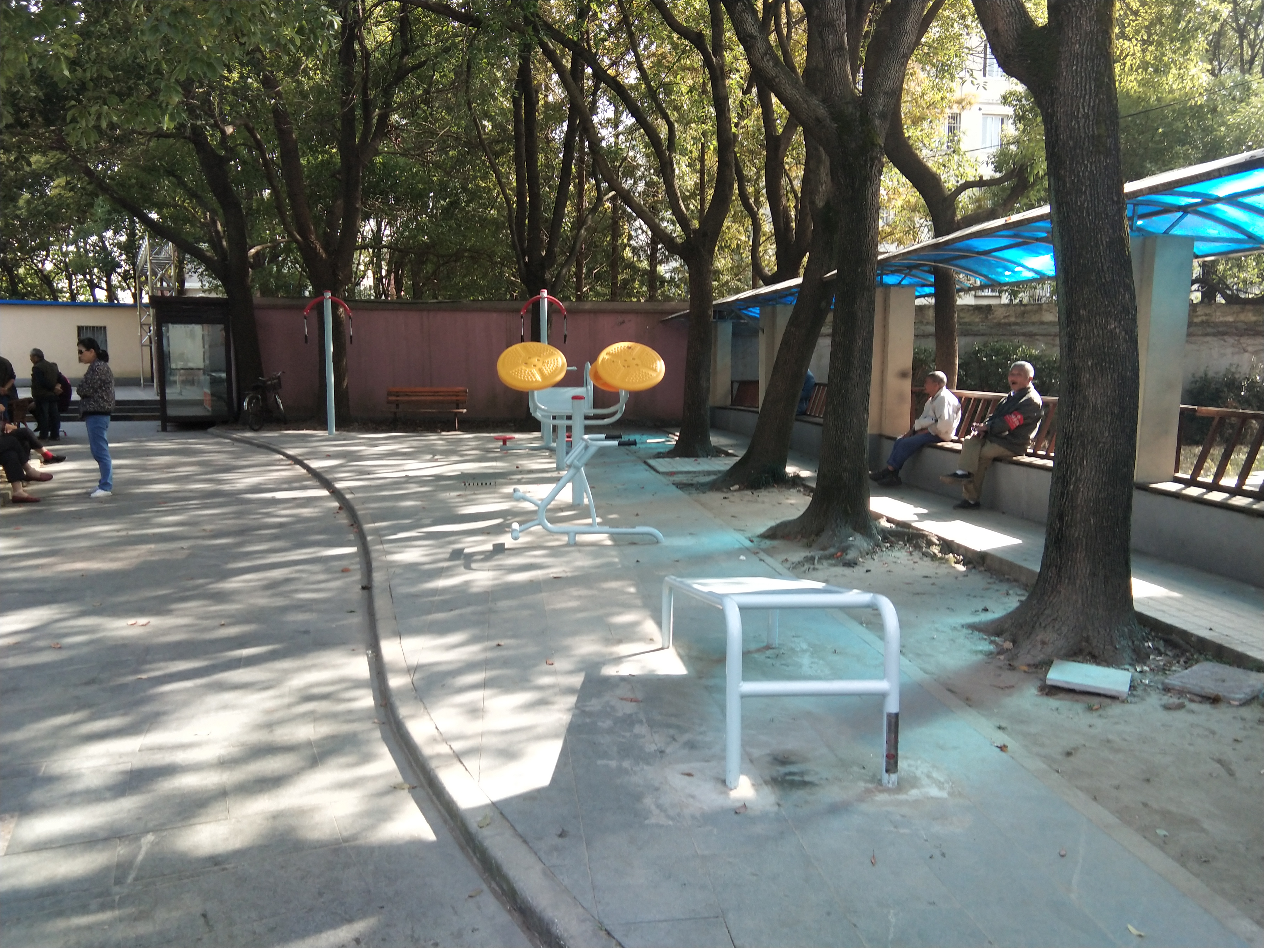 艾南居委健身點