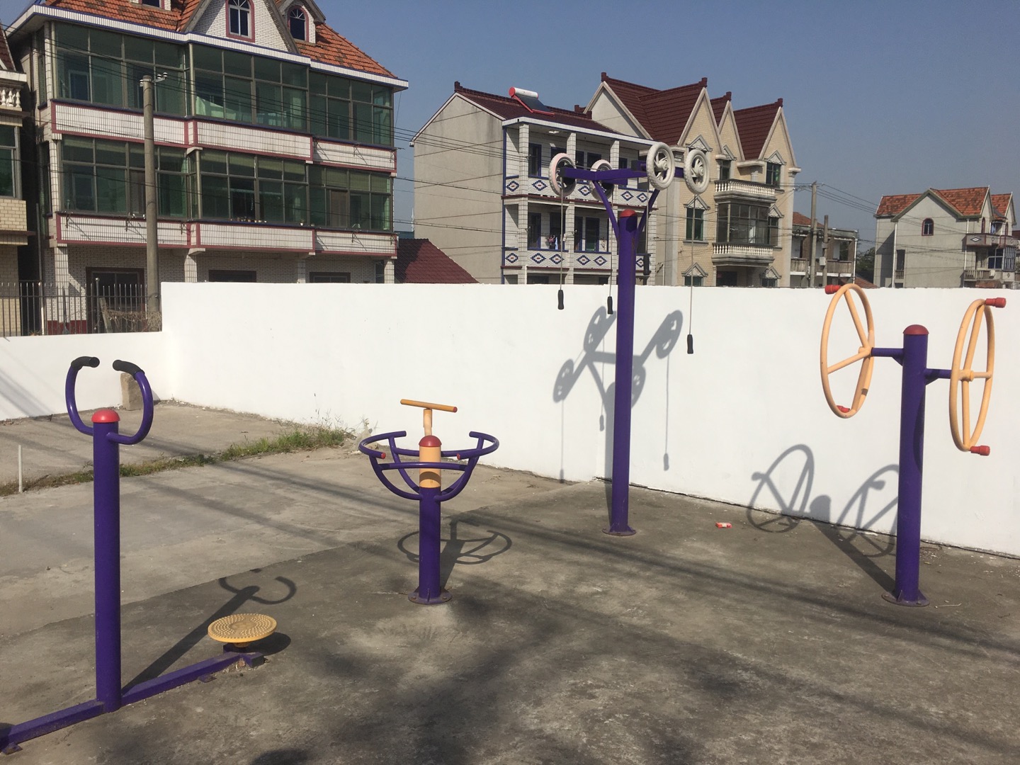 老港鎮(zhèn)成日村民委員會成日17組健身苑點