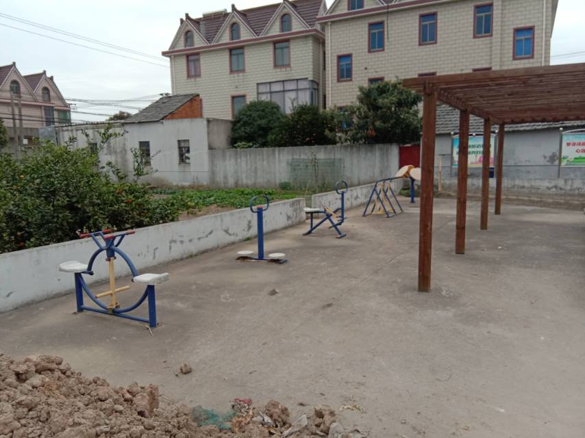 新東村1組東海115號(hào)宅前健身路徑