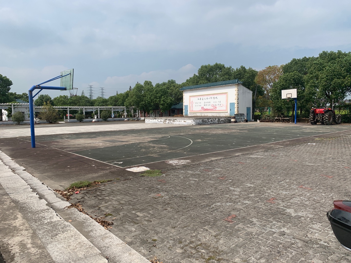 新源村籃球場(chǎng)