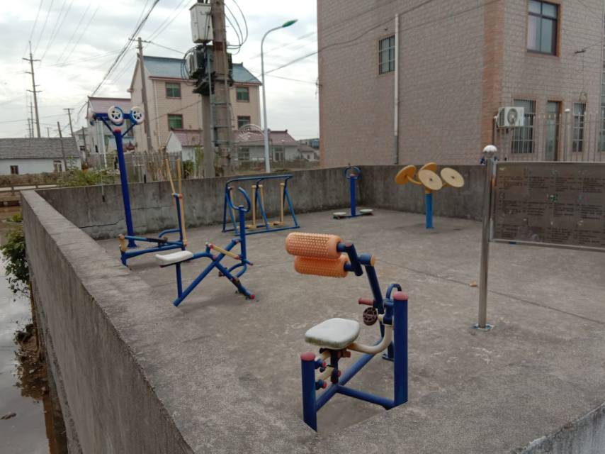 義泓村5組130號(hào)東健身路徑