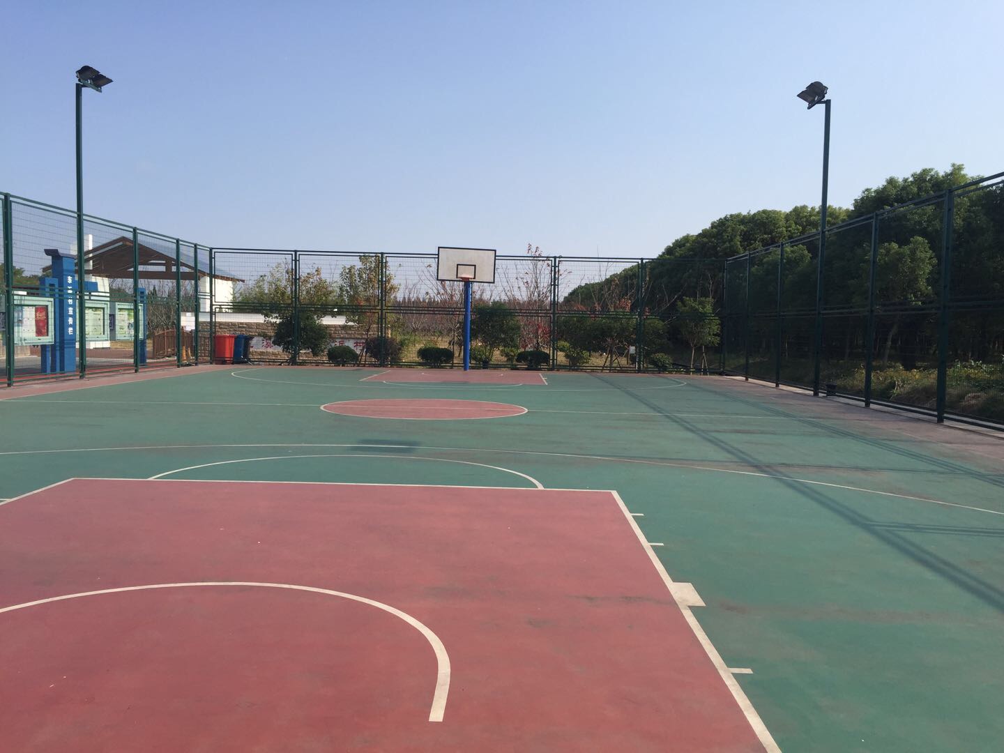 東浜村籃球場(chǎng)