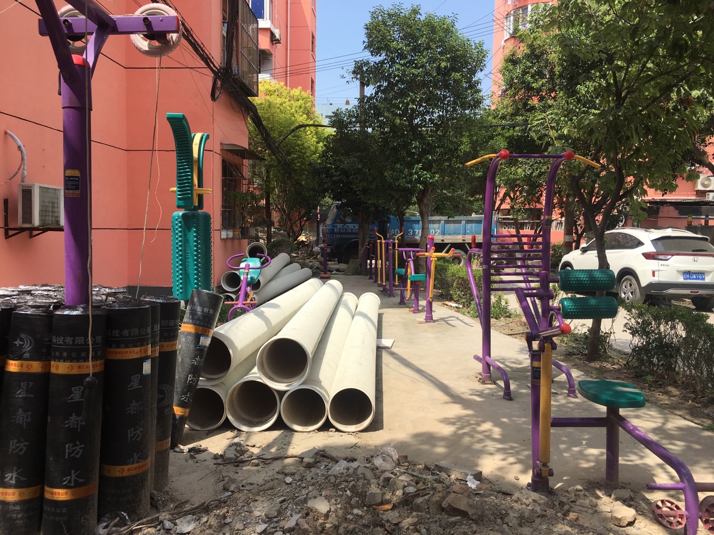 臨江公園居委健身點    2