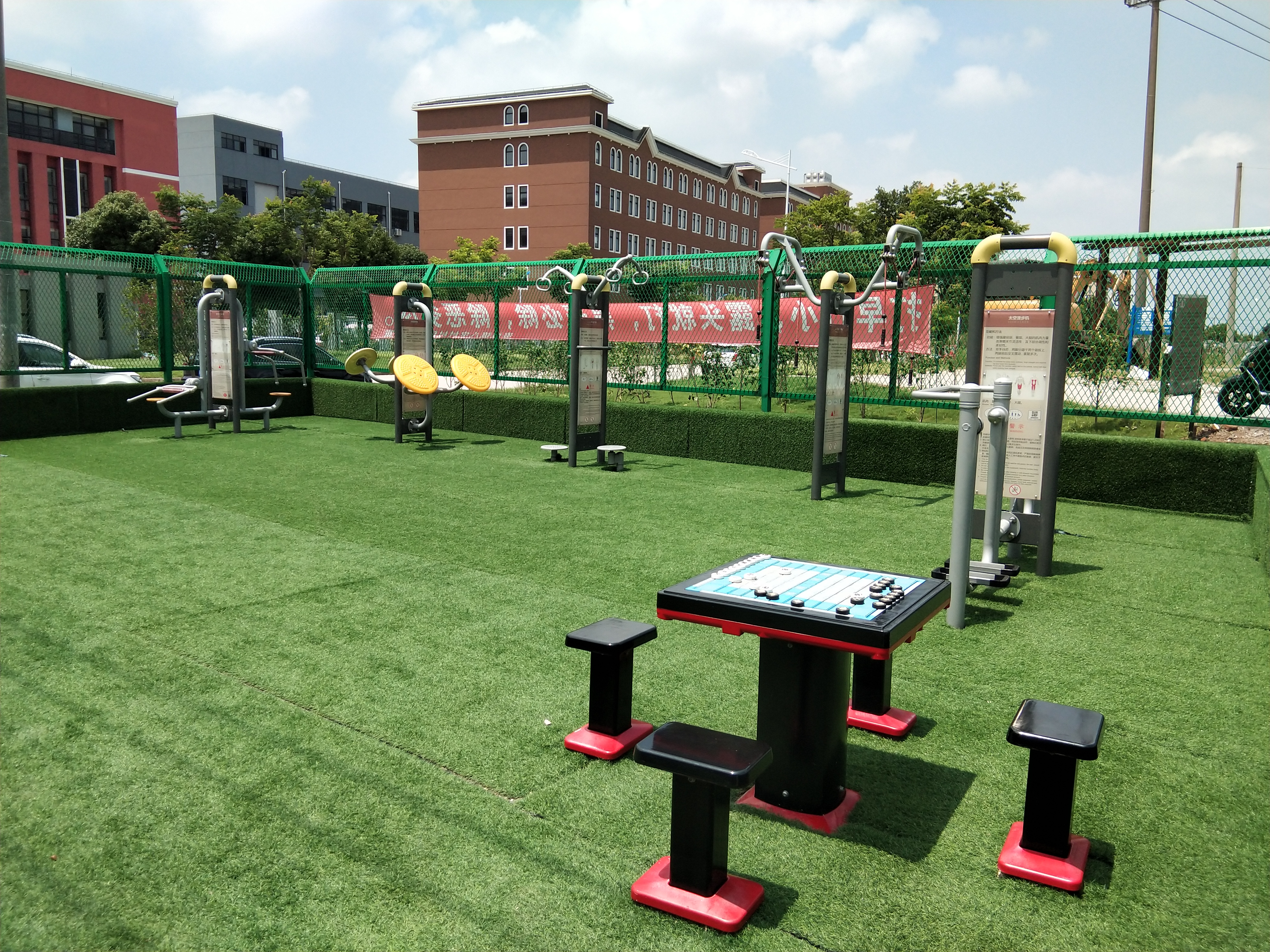 奉城鎮(zhèn)八字村市民益智健身苑點