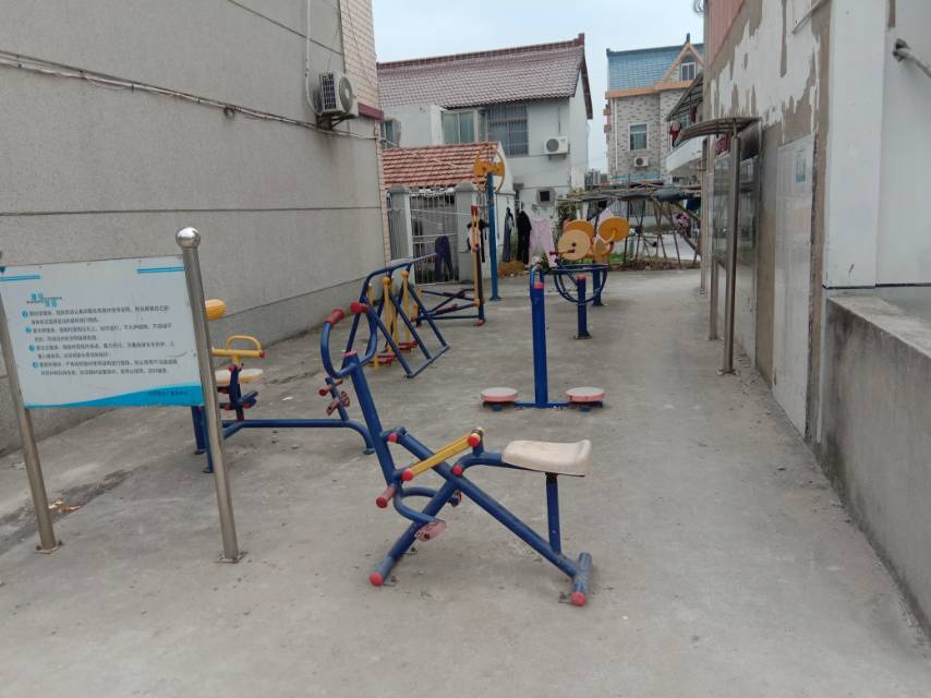 中圩村9組費家宅6號前健身路徑