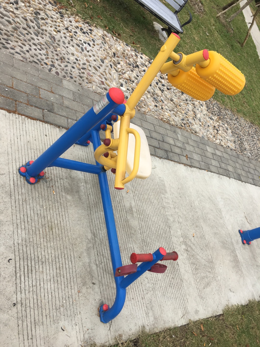 自重腹背鍛煉器